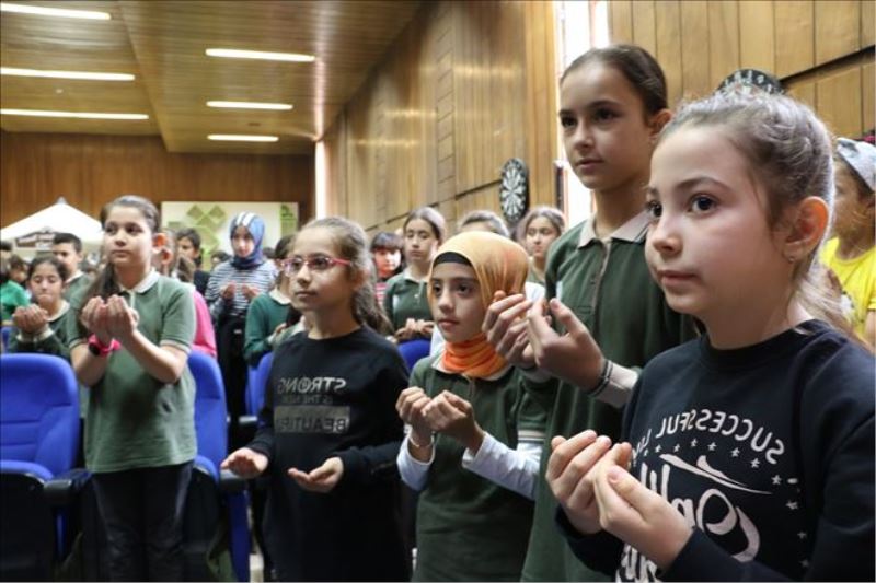 Ortaokul öğrencilerinden Mehmetçik için dua
