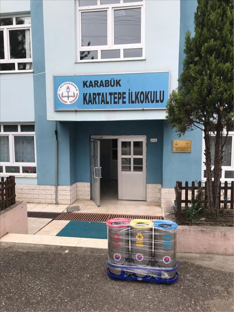 Karabük Belediyesi Tarafından Okullara Geri Dönüşüm Üniteleri Dağıtıldı