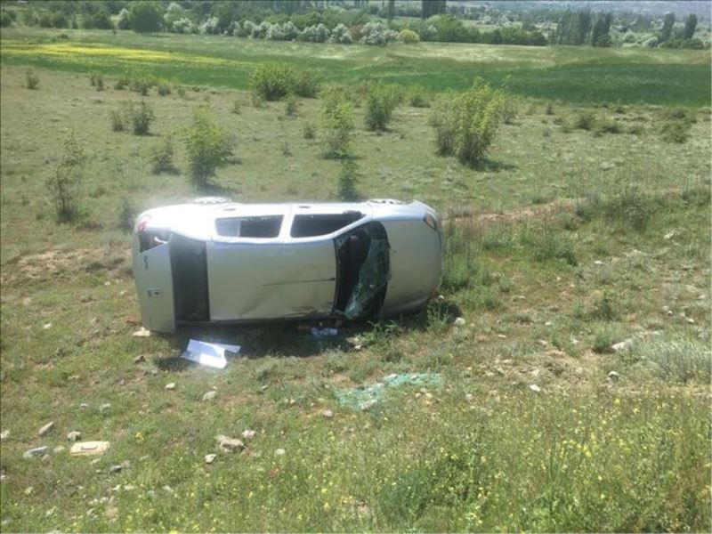 Tosya Sapaca köyünde otomobil tarlaya uçtu: 2 yaralı