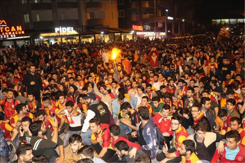 Karabük´te Galatasaraylıların ´şampiyonluk´ kutlamaları