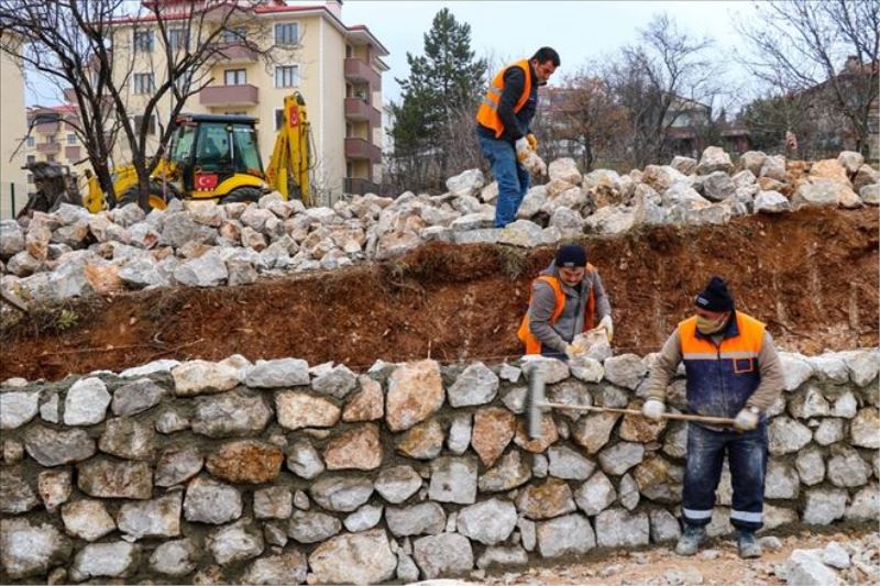 Safranbolu Belediye´sinin 120 tonluk taş duvar çalışması