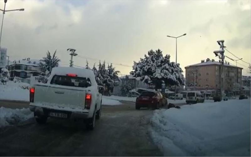 Bolu´da, kar nedeniyle yoldan yürüyen yaşlı adama otomobil çarptı