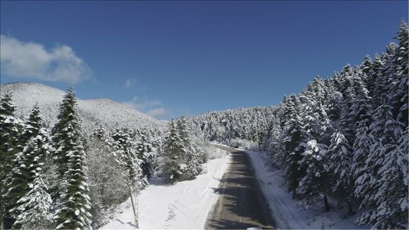 Yüksek kesimlerdeki kar yağışı sonrası eşsiz manzaralar oluştu