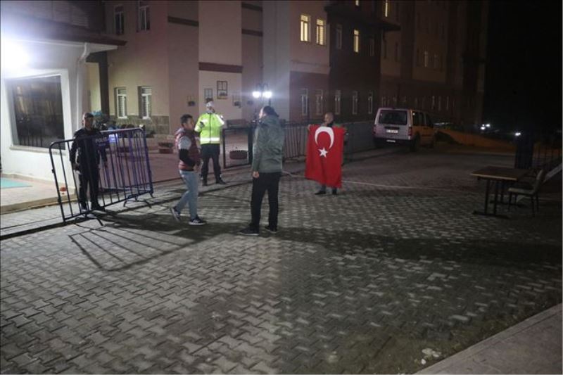 Türkiye Cumhuriyeti´ne küfür eden karantinadaki öğrencilere vatandaşlardan tepki