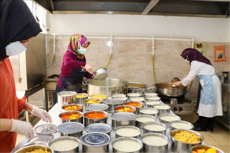 Safranbolu Belediyesi Aşevinden 40 aileye sıcak yemek