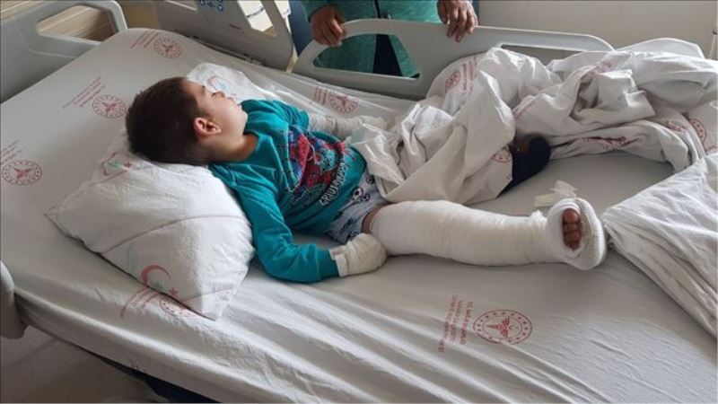 Yürüyen merdivene sıkışan 4 yaşındaki Tayfun ölümden döndü