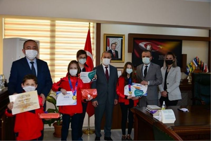 Türkiye derecesi yapan öğrencilerden Milli Eğitim Müdürü Akbaş´a ziyaret